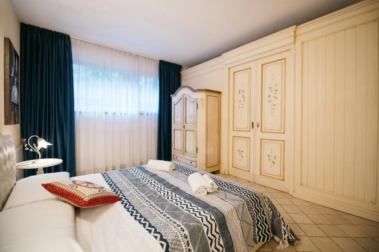 Taormina Lux & Elite Apartments - Taormina Holidays Италия